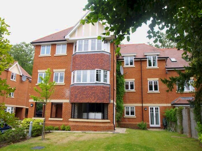 2 Bedroom Flat To Rent In Priory Fields, Watford, WD17