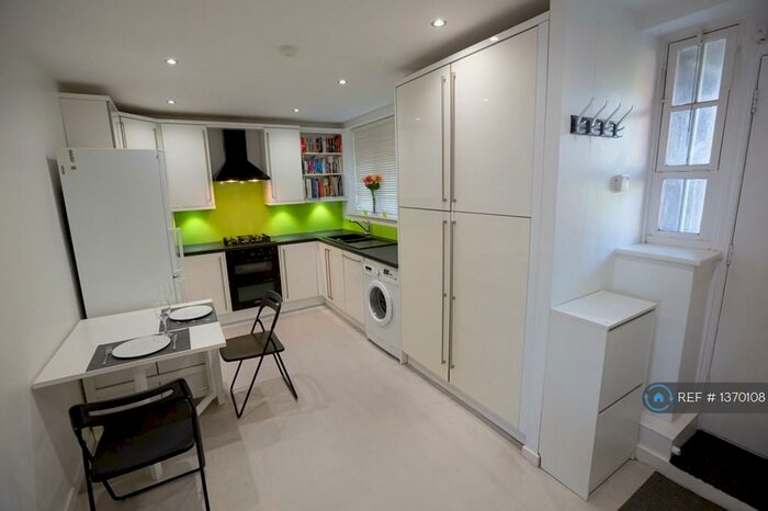 2 Bedroom Flat To Rent In Levita House, London, NW1