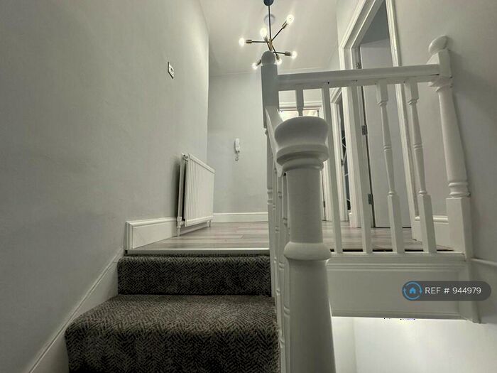 3 Bedroom Flat To Rent In Hornsey Road, London, N19