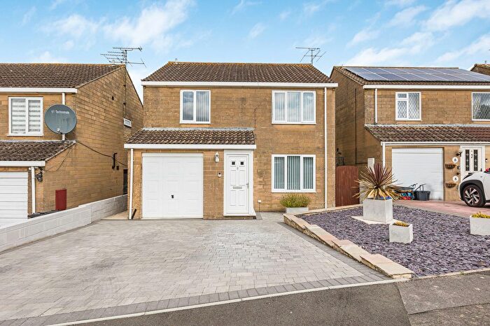 4 Bedroom Detached House For Sale In Edgehill, Freshbrook, SN5