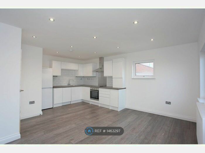 2 Bedroom Flat To Rent In Hatters Court, Luton, LU1