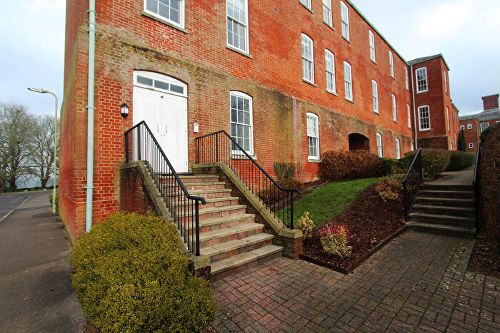 2 Bedroom Flat To Rent In Consort Mews, Knowle, PO17