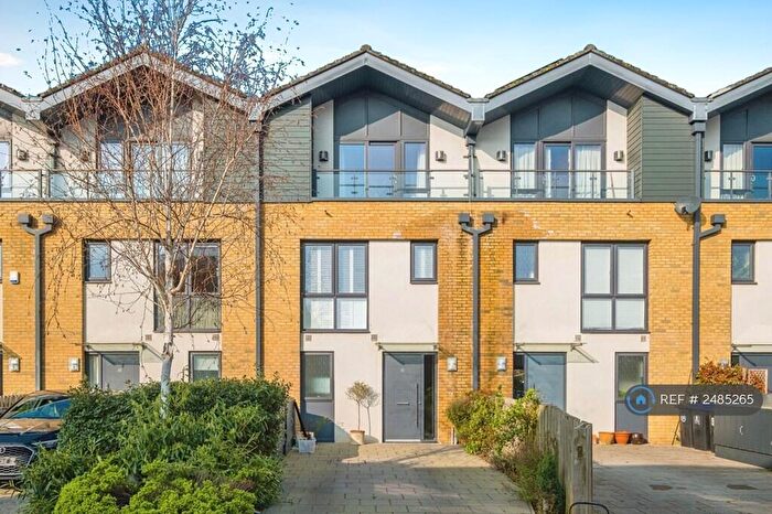 4 Bedroom Terraced House To Rent In Sycamore Avenue, Woking, GU22