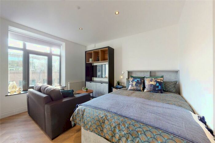 Apartment To Rent In Apt, South Parade #, LS1