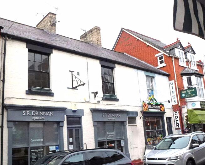 3 Bedroom Flat To Rent In Oak Street, Llangollen, LL20