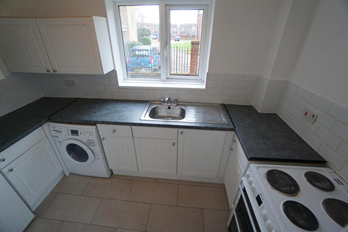 2 Bedroom Flat To Rent In Viceroy Close, Colchester, CO2