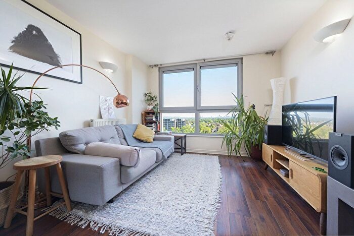 2 Bedroom Flat For Sale In Throwley Way, Sutton, SM1