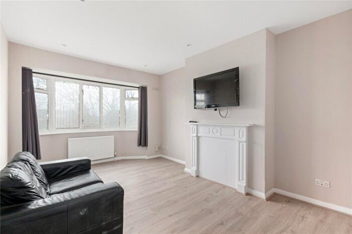 2 Bedroom Apartment To Rent In Carlingford Gardens, London, CR4