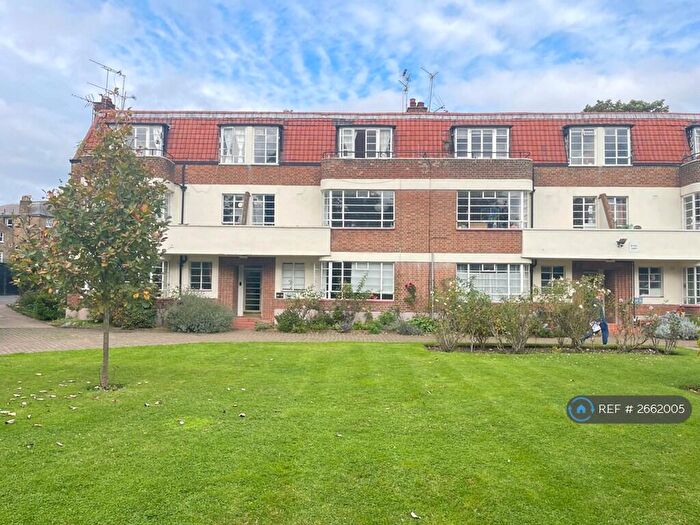 3 Bedroom Flat To Rent In Clissold Court, Stoke Newington, London London, N4