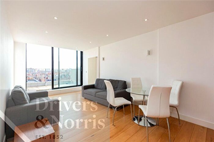 2 Bedroom Apartment To Rent In Spaceworks Building, Plumbers Row, Hackney, London, E1