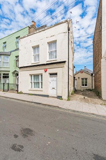 5 Bedroom Semi-Detached House For Sale In Effingham Street, Ramsgate, CT11