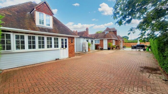 3 Bedroom Semi-Detached House For Sale In Back Lane, East Clandon, GU4