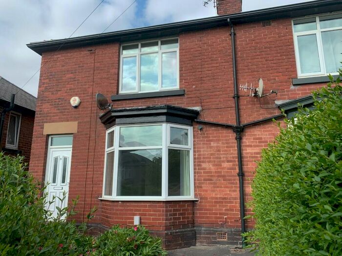 3 Bedroom Semi-Detached House To Rent In Moffatt Road, Sheffield, S2