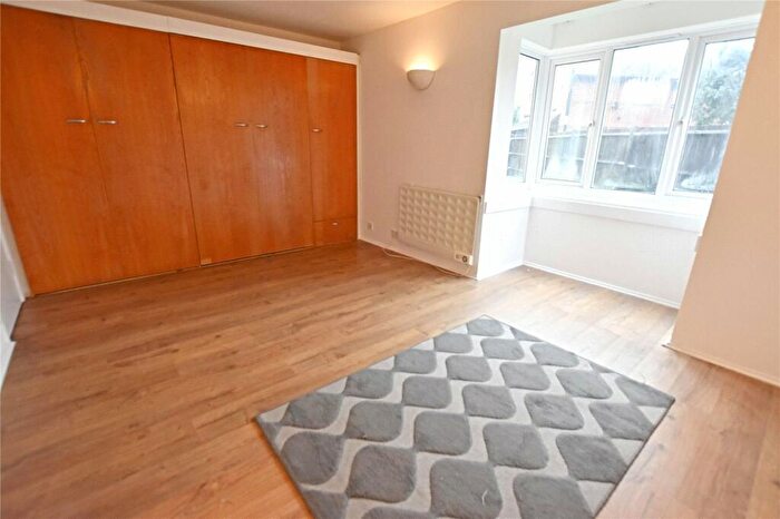Apartment For Sale In Coe Avenue, Woodside, SE25