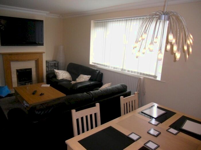 3 Bedroom Flat To Rent In Grove Lane, Harborne, Birmingham, B17