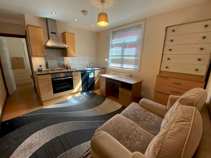 1 Bedroom Flat To Rent In Cedar Road, Southampton, SO14