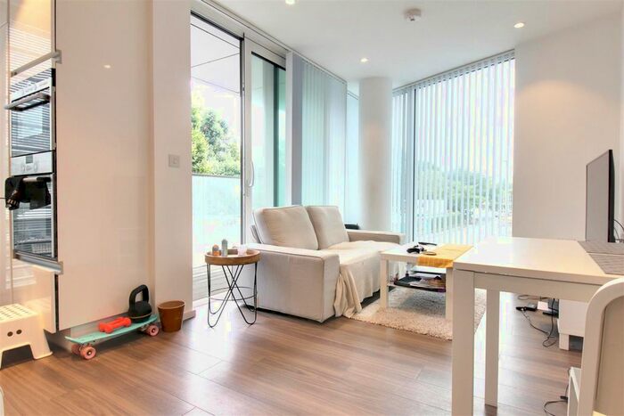 1 Bedroom Flat To Rent In Buckhold Road, Wandsworth, SW18