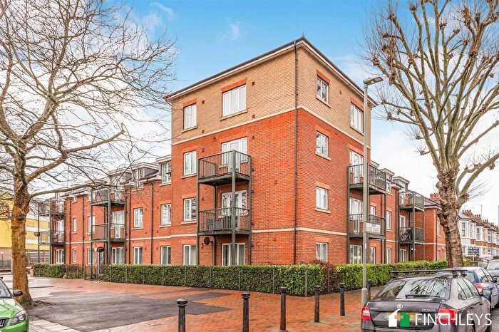 2 Bedroom Flat To Rent In Glebe Road, Connections House, N3