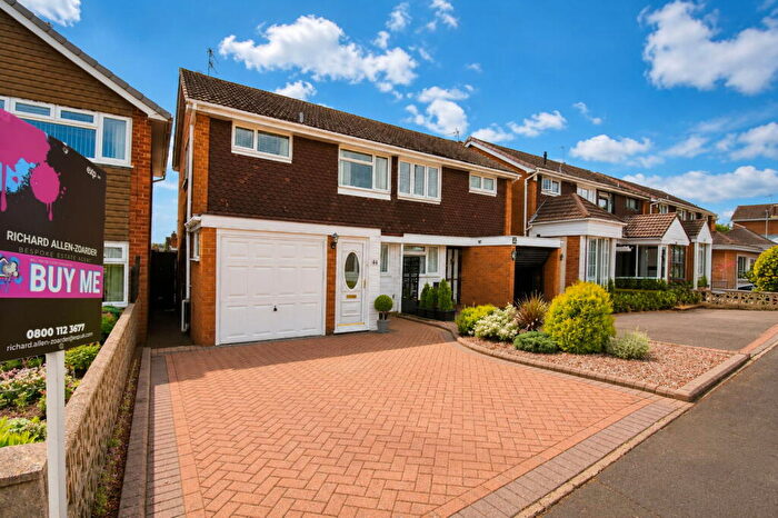 3 Bedroom Semi Detached House For Sale In Elmwood Road, Wordsley, DY8