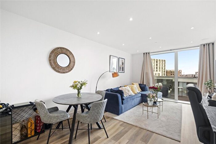 1 Bedroom Apartment For Sale In Bridges Court Road, London, SW11