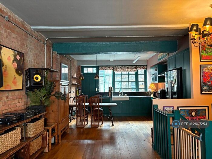 2 Bedroom Maisonette To Rent In Temple Street, London, E2