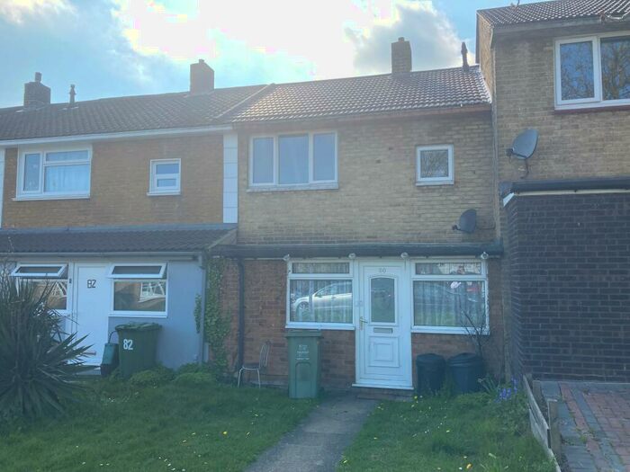 2 Bedroom House To Rent In Kingswood, Essex, SS16
