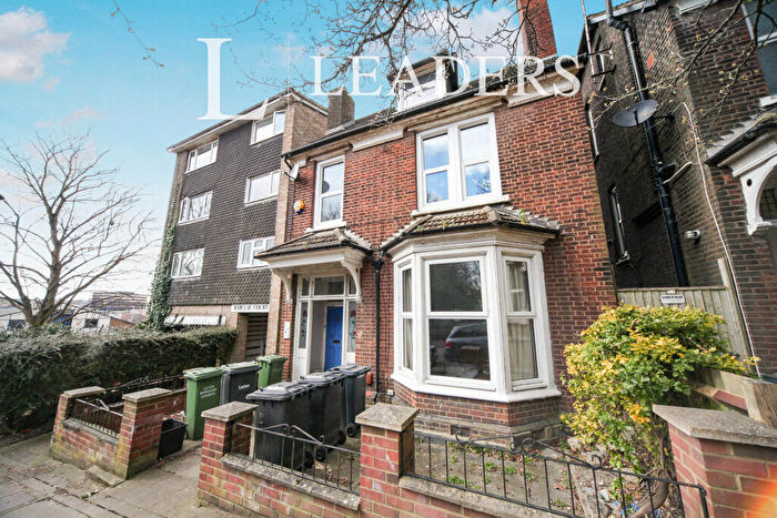 2 Bedroom Apartment To Rent In Bedroom Apartment - First Floor - Central Luton - Crescent Rise, LU2
