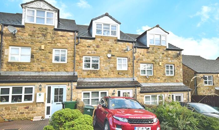 3 Bedroom Town House For Sale In Pepper Hill Lea, Keighley, BD22