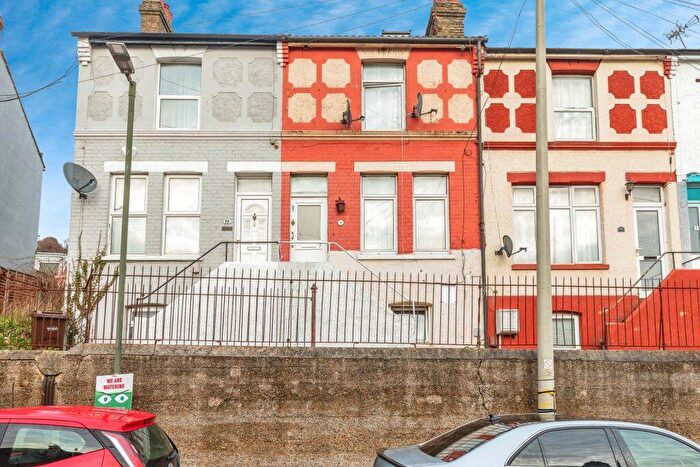 3 Bedroom End Of Terrace House For Sale In Upper Luton Road, Chatham, ME5