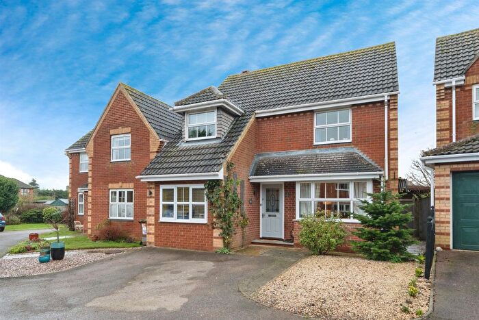 3 Bedroom Detached House For Sale In Wild Cherry Close, Woodford Halse, Daventry, NN11