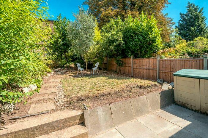 2 Bedroom Flat To Rent In Fortune Green Road, West Hampstead, London, NW6