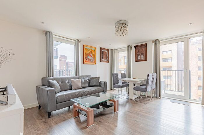 2 Bedroom Flat To Rent In Royal Victoria Gardens, Whiting Way, London, SE16