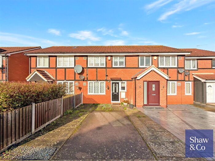 3 Bedroom Terraced House For Sale In Crestwood Way, Hounslow, TW4