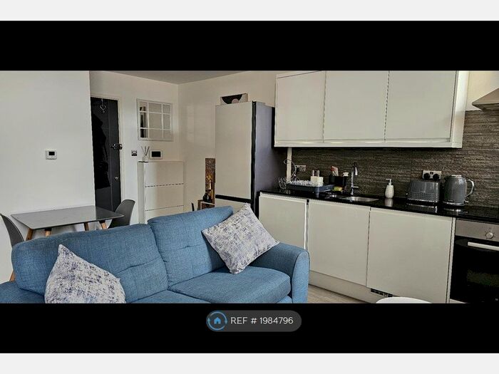 1 Bedroom Flat To Rent In The Old Police Station, Staines-Upon-Thames, TW18