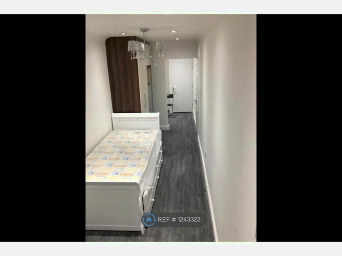 Studio To Rent In Ashurst Drive, Gantshill, Ilford IG2