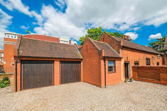2 Bedroom House To Rent In Hemnall Street, Epping, CM16