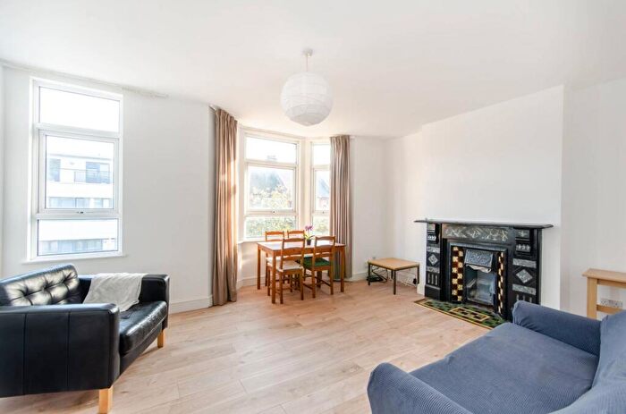 3 Bedroom Maisonette To Rent In Leghorn Road, Kensal Green, London, NW10