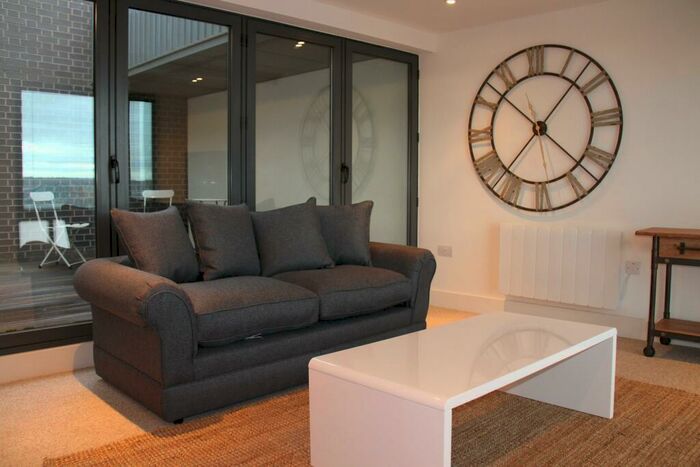 3 Bedroom Flat To Rent In New York Road, Leeds, West Yorkshire, LS2