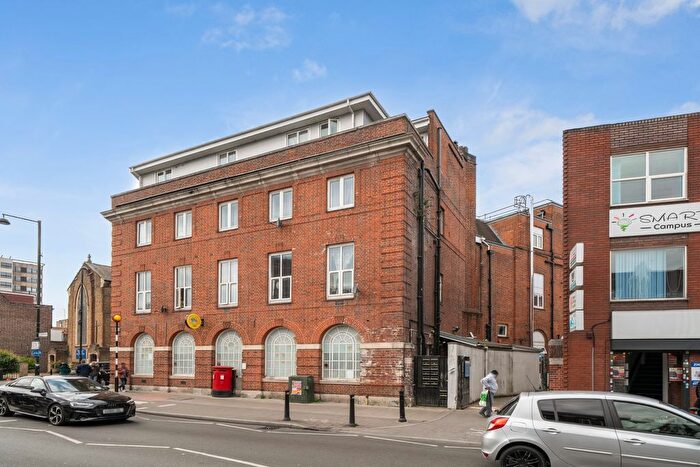 2 Bedroom Flat For Sale In Station Road, Hayes, UB3