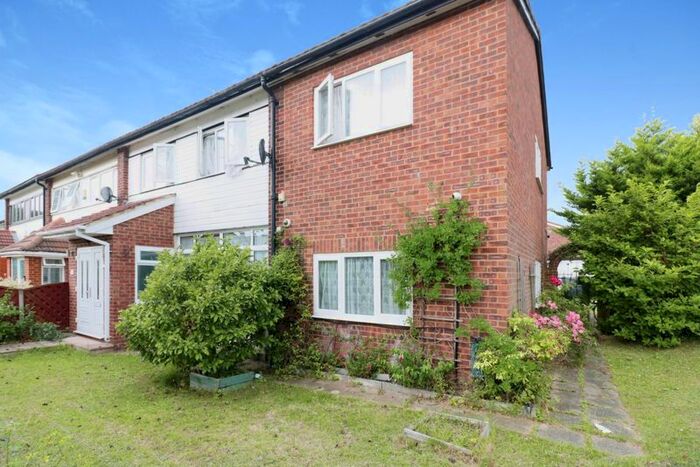 4 Bedroom Terraced House To Rent In Humber Way, Langley, Slough, SL3