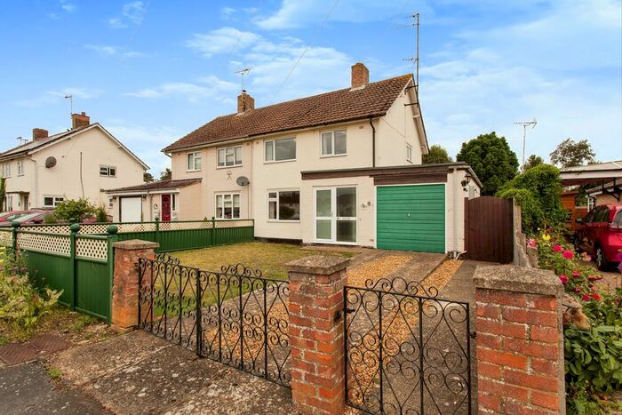 3 Bedroom Semi-Detached House For Sale In Magna Close, Abington, Cambridge, Cambridgeshire, CB21