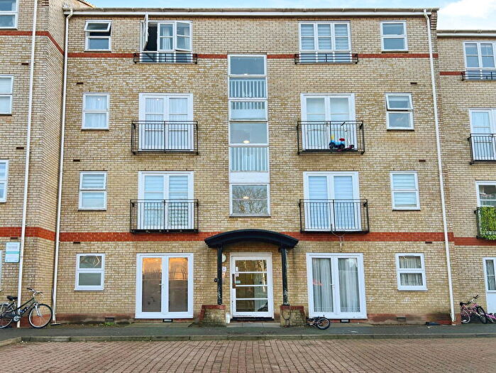 2 Bedroom Flat For Sale In St. Andrews Mews, London, N16