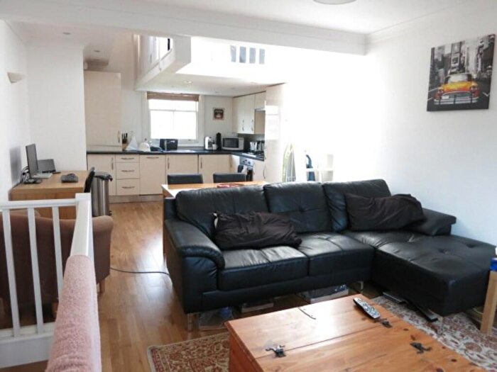 2 Bedroom Apartment To Rent In Boothby Road, London, N19
