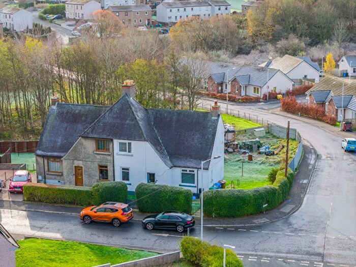 3 Bedroom Semi Detached House For Sale In Sir George Bruce Road, Oakley, Dunfermline, KY12