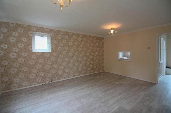2 Bedroom Maisonette To Rent In The Greenway, Ickenham, Uxbridge UB10