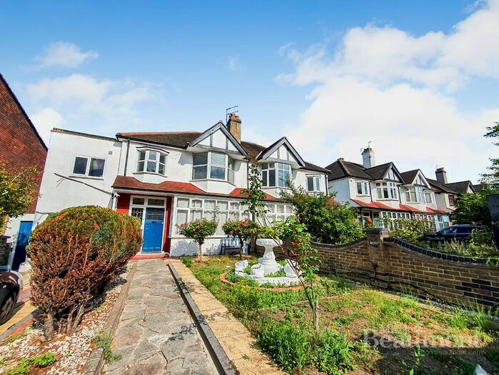 2 Bedroom Flat To Rent In College Park Close, Lewisham, SE13