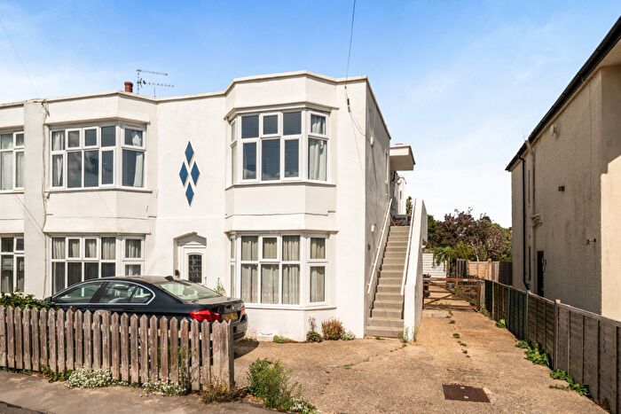 3 Bedroom Apartment For Sale In Hengistbury Road, Bournemouth, BH6
