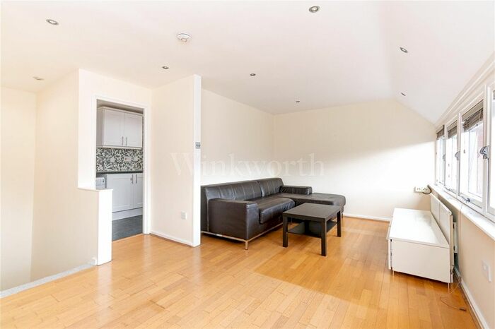 2 Bedroom Flat To Rent In Britten Close, London, NW11