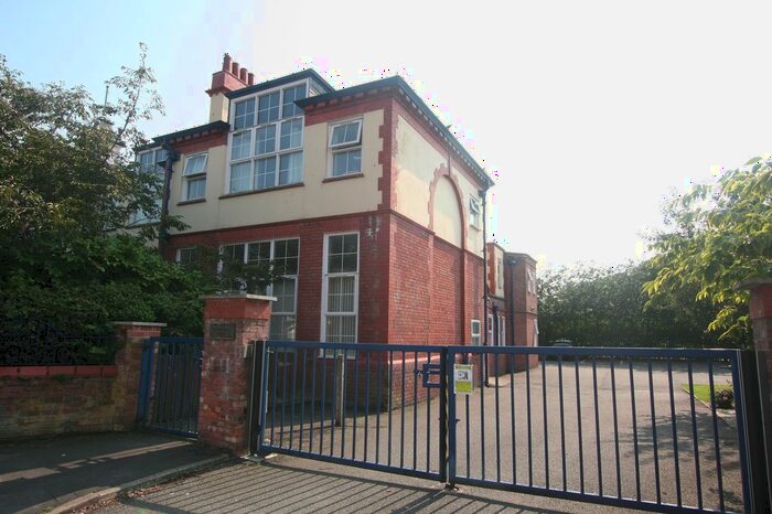 2 Bedroom Flat To Rent In Cambridge Court, Cambridge Road, Ellesmere Port., CH65