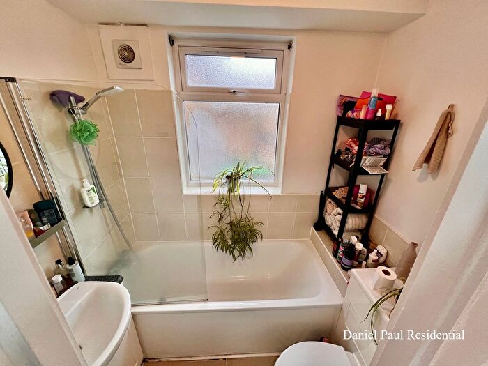 1 Bedroom Flat For Sale In Brackenbury Road, London, W6